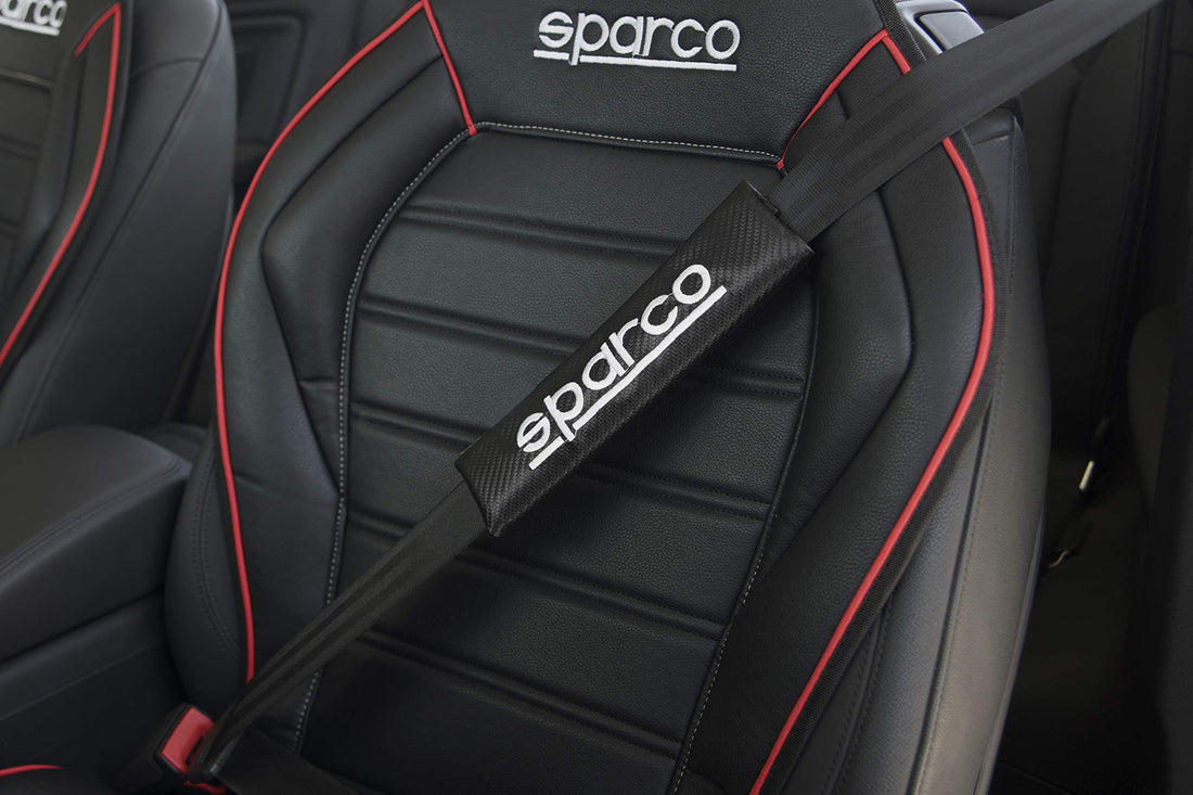 protector cinturón Sparco, accesorios deportivos auto, confort conducción, cinturón acolchado, Sparco original, seguridad y estilo