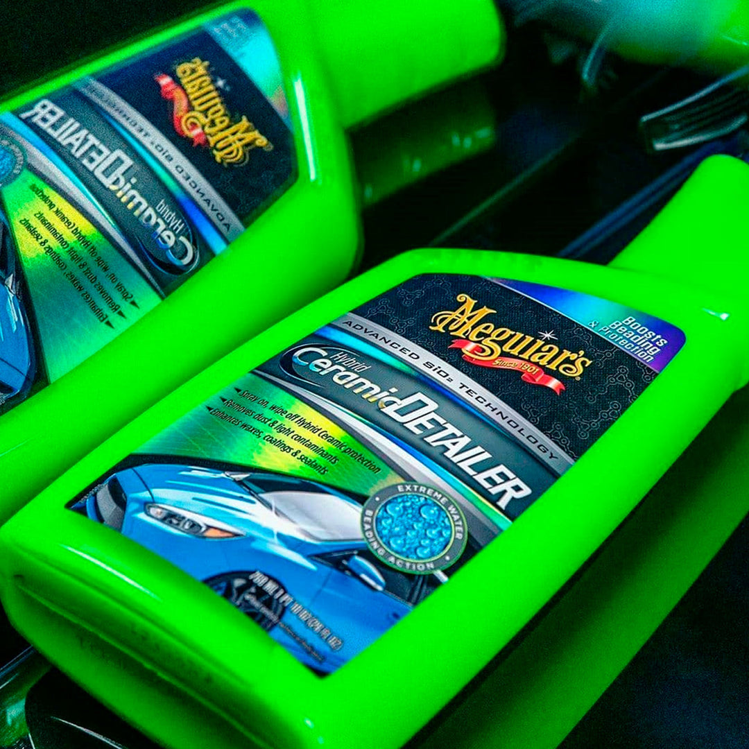 Hybrid Ceramic Detailer protege y realza el brillo del auto con tecnología cerámica, repelente al agua y fácil aplicación para un acabado duradero y limpio.