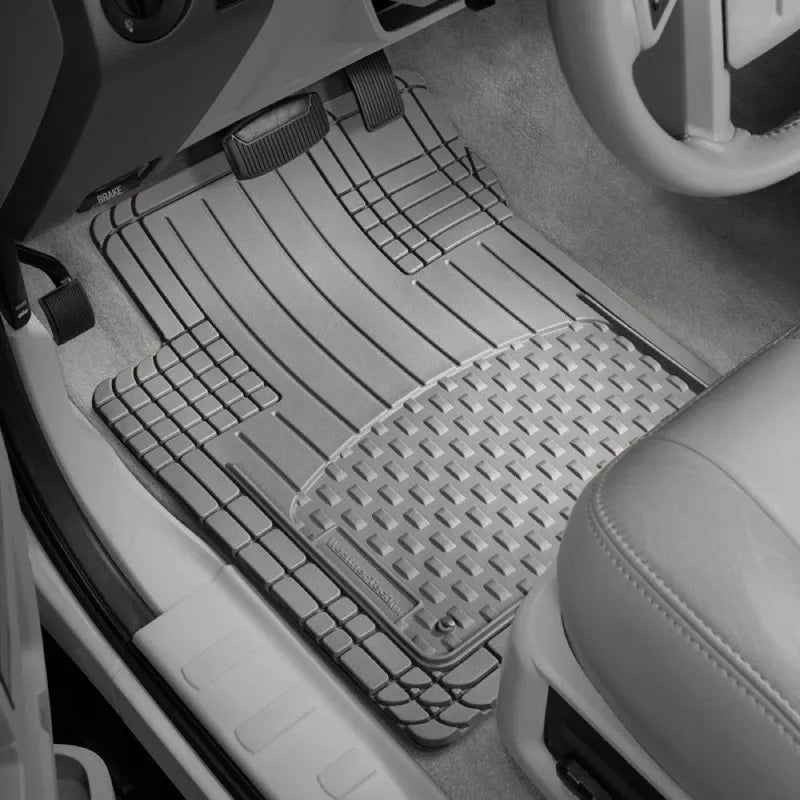 Tapete semiuniversal de alta calidad que protegen contra suciedad, humedad y polvo. Diseño adaptable Trim-to-Fit para un ajuste perfecto en cualquier vehículo.