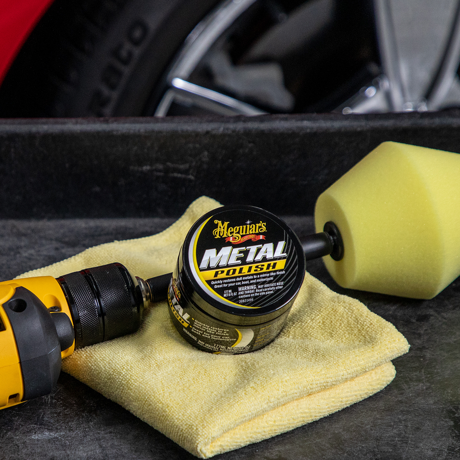Metal Polish, Pulidor de Metales Meguiars. Limpia de forma segura y eficaz todos los metales sin recubrimiento, incluidos el cromo y el aluminio pulido.